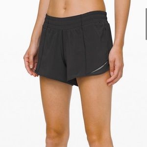 2.5 inch hotty hot lululemon shorts